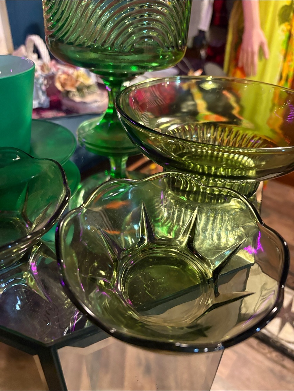 Green Glass Bundle of 6 Pieces Candy Nut Snack Dish and Color Change Mug - Picture 2 of 4